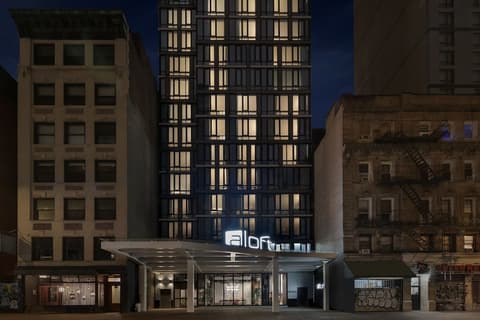 Aloft New York Chelsea, Exterior