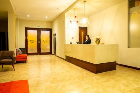 Cordillera Hotel, Recepción