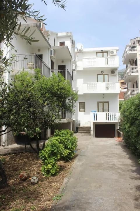 NIR Apartments Budva, Front of property