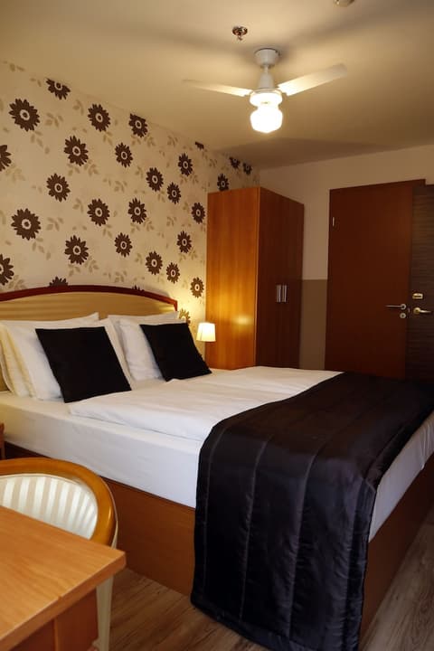 Six Inn Hotel, Room