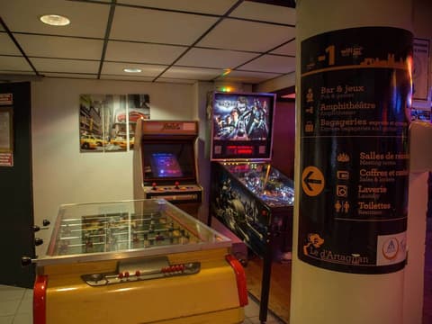 Auberge Jeunesse HI Paris - Le d’Artagnan, Game room