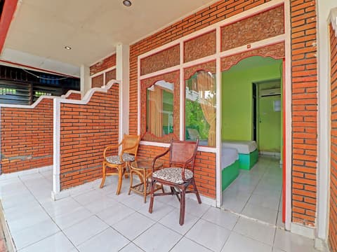 SUPER OYO 91870 Warna Kedaton, Room