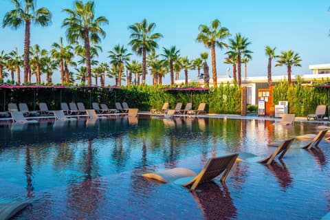 SERENITY QUEEN HOTEL, Exterior