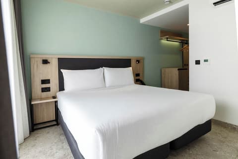 Hotel Levante St. Julian's, Affiliated by Meliá, Room