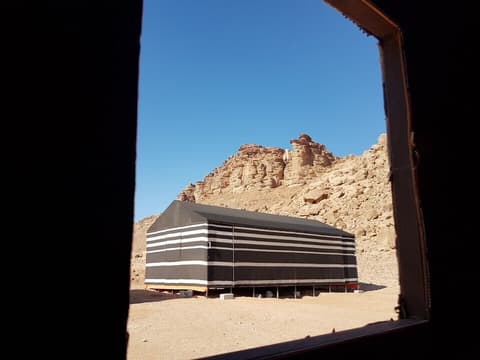 Wadi Rum Oasis, Exterior