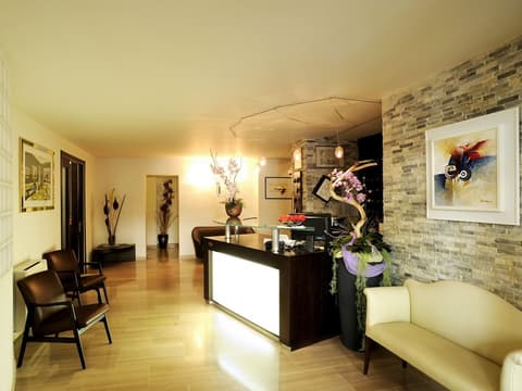 Hotel Concordia, Reception