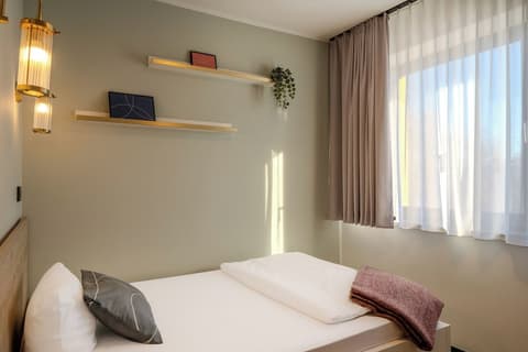 The Base Berlin ONE, Room