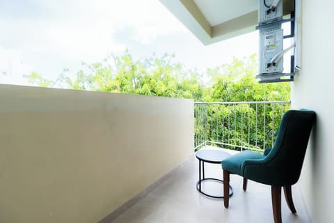 Hotel Flora, Balcony