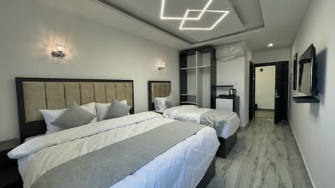 Holiday Season Hotel, Room