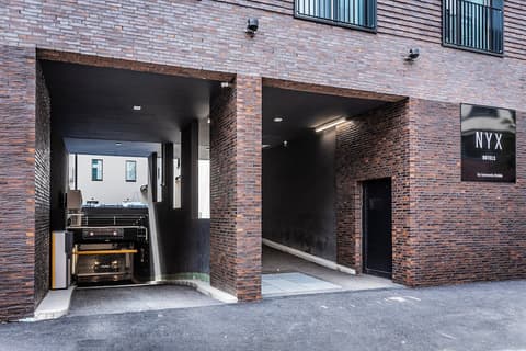 NYX Hotel Hamburg by Leonardo Hotels, Parking