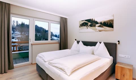 Home Suite Home, Room