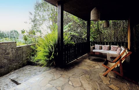 Sambora Kinigi, Terrace/patio