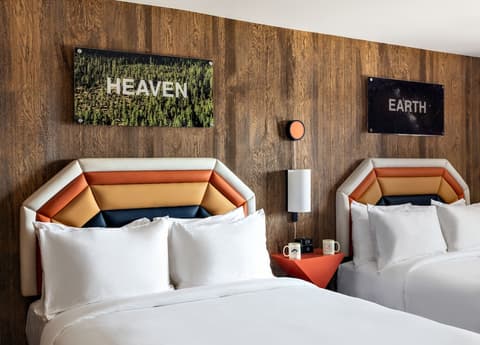 Americana Motor Hotel, Room