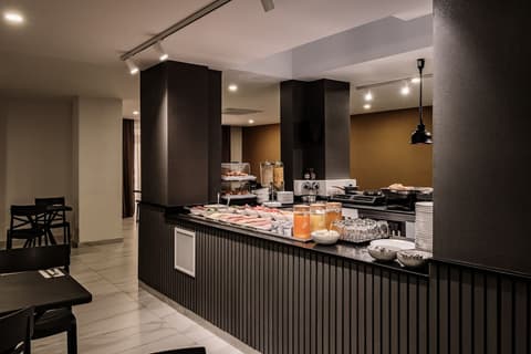 Urban Isle, Breakfast area