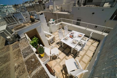 Domus Lapis - Arcuève, Exterior