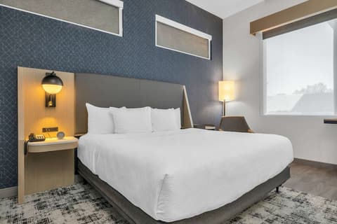 La Quinta Inn & Suites by Wyndham San Jose Airport-Downtown, Room