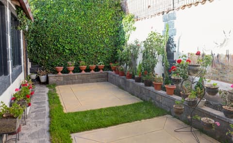 Colibri Inn, Exterior