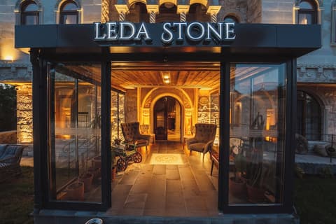 LEDA STONE HOUSE, Reception