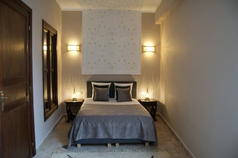 La Claire Fontaine, Room