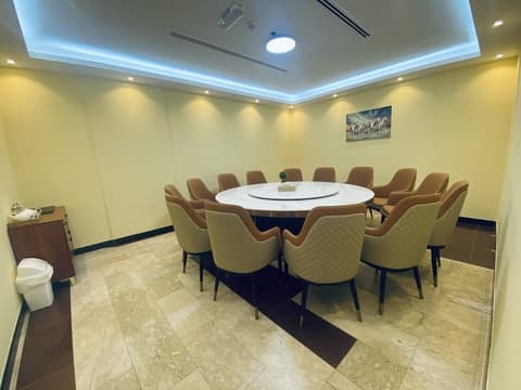 Three 888 Hotel, Restaurant