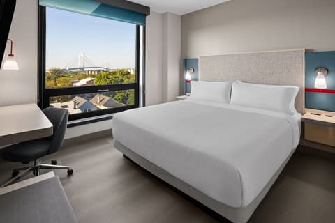 avid hotel Brooklyn Dyker Heights by IHG, Room