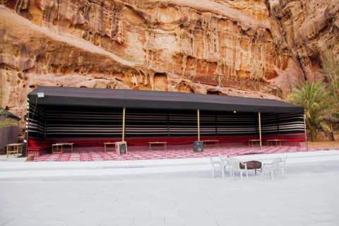 jabal burdah camp, Living area