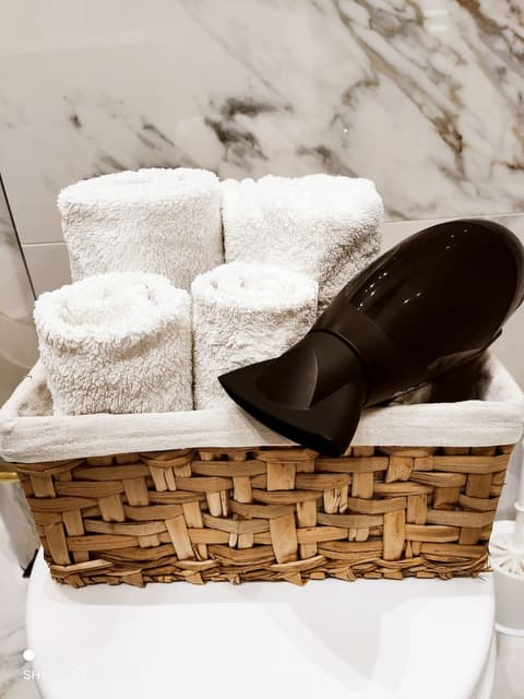 2BR&LIVING center city CHISINAU, Bathroom