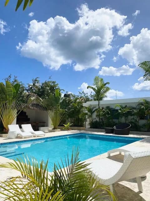 The White Rock Hotel BB, Pool