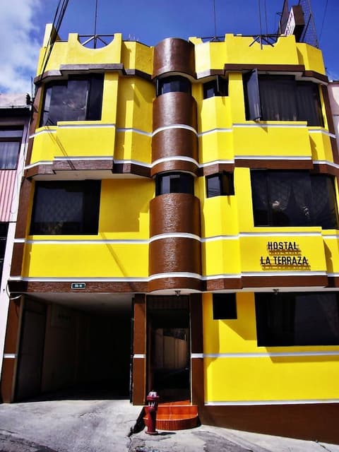 La Terraza, Front of property