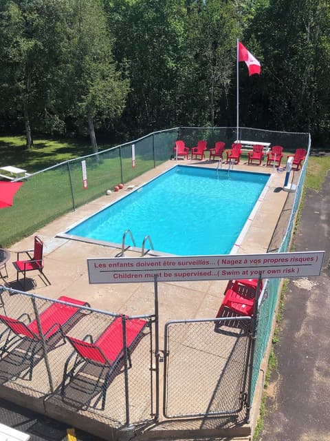 Motel 7 Inn & Suites, Pool