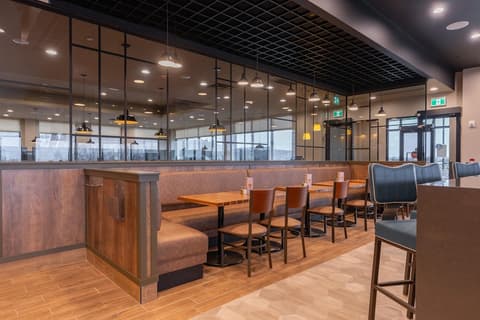 Sandman Signature Dartmouth Hotel & Suites, Restaurant