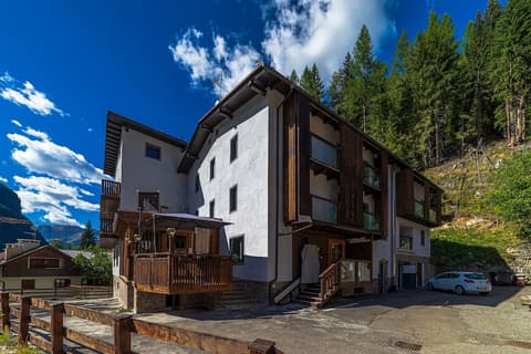 Chalet Margoni, Exterior