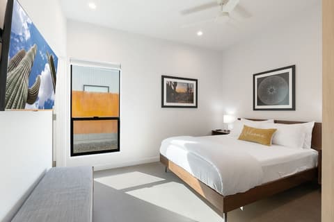 4Square Complex, Room