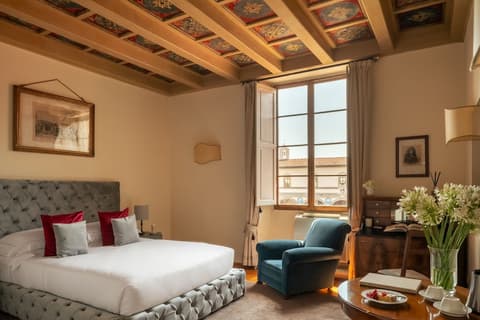 Loggiato dei Serviti, Room