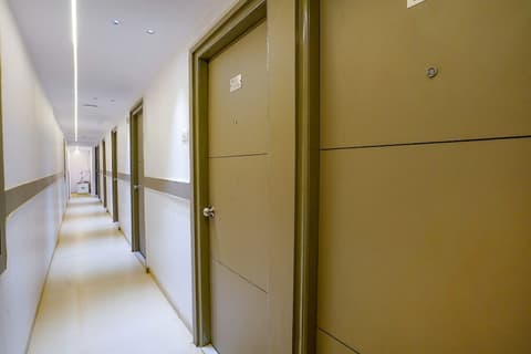 Fabexpress New Deepak, Lobby