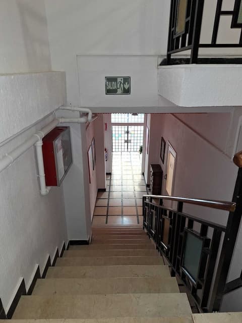 Arc House Granada, Interior entrance