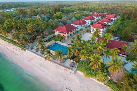 Sunny Palms Beach Bungalows, Beach