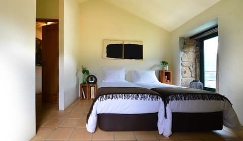 Casas de Pousadouro 1043, Room