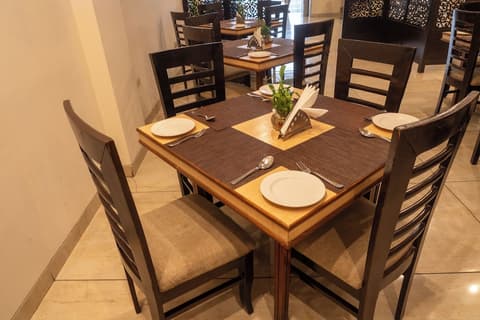 Cosmos Raj Plaza Jaipur, Restaurant