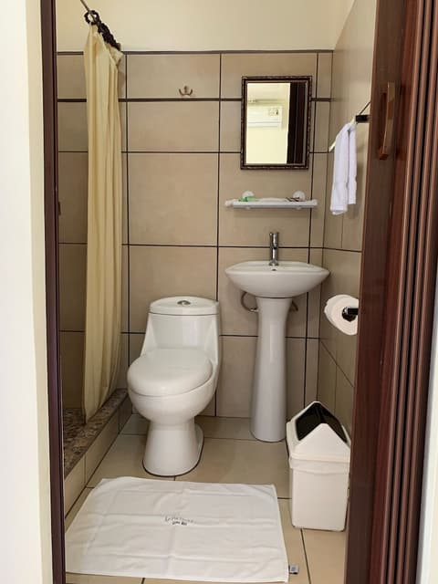 Le Petit Hotel, Bathroom