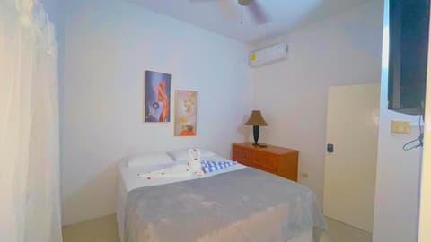 A taste of Jamaica Lavern place, Room