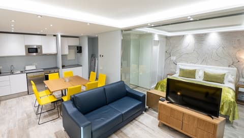 THE MIRROR & SPA by Elegant Residences, Room