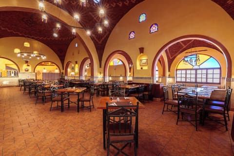 Protels Crystal Beach Resort, Restaurant