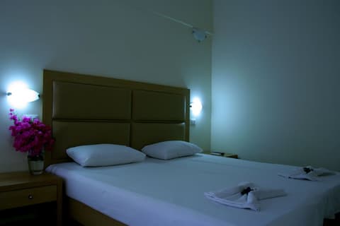 Amaryllis Front Beach Hotel, 