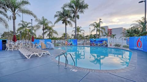 Studio 6 Suites Los Angeles, CA - Los Angeles - LAX, Pool