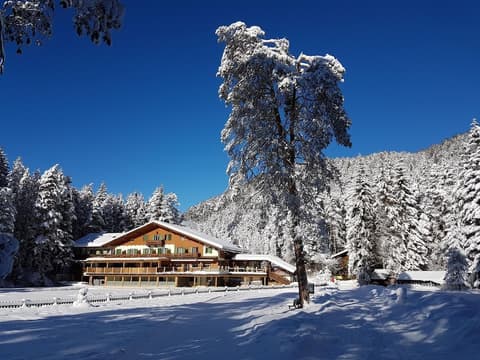 Hotel Lago della Creta, Exterior