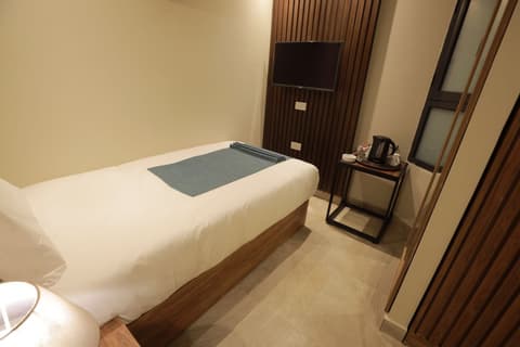 New Pyramid Front Hotel, Room