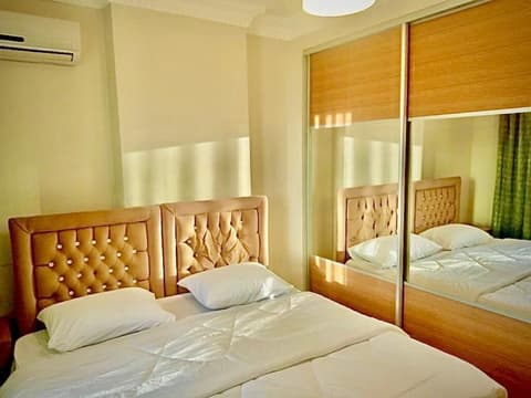 Lafamilia Albadwan, Room