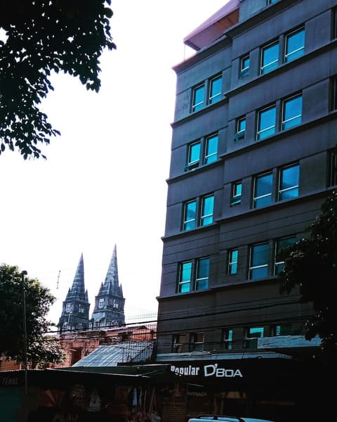 Central Palace Hotel, Front of property