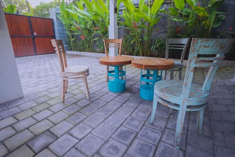 Kos Bulan Bali, Exterior